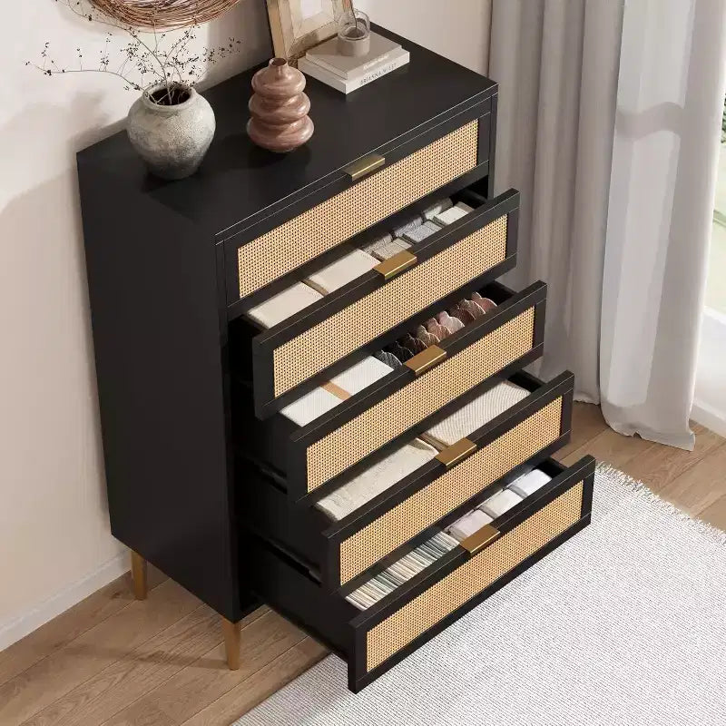 Cassettiera alta in rattan a 5 cassetti, contenitore verticale salvaspazio con dettagli in metallo