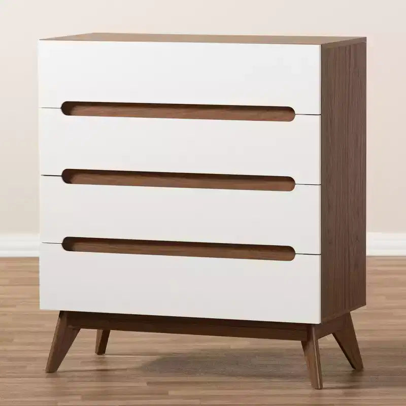 Brązowa komoda z 4 szufladami z drewna w stylu mid-century modern: elegancki skandynawski design, oszczędność miejsca