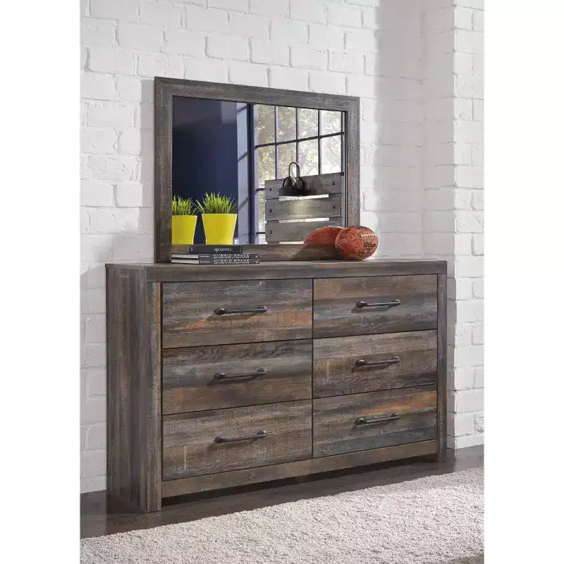 Cassettiera in legno in stile rustico con più cassetti per la camera da letto