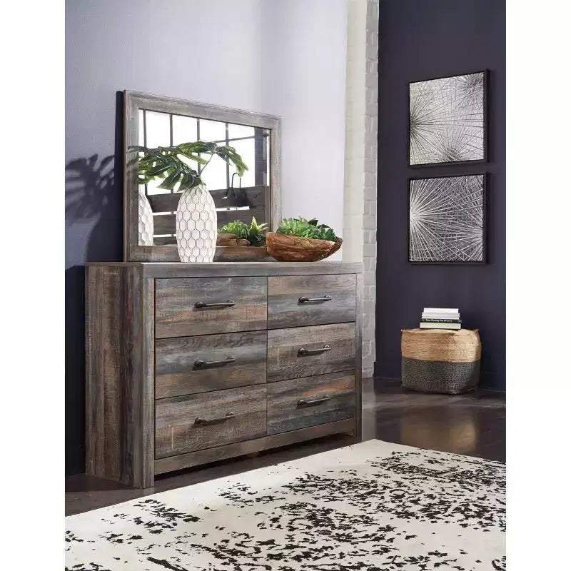 Cassettiera in legno in stile rustico con più cassetti per la camera da letto