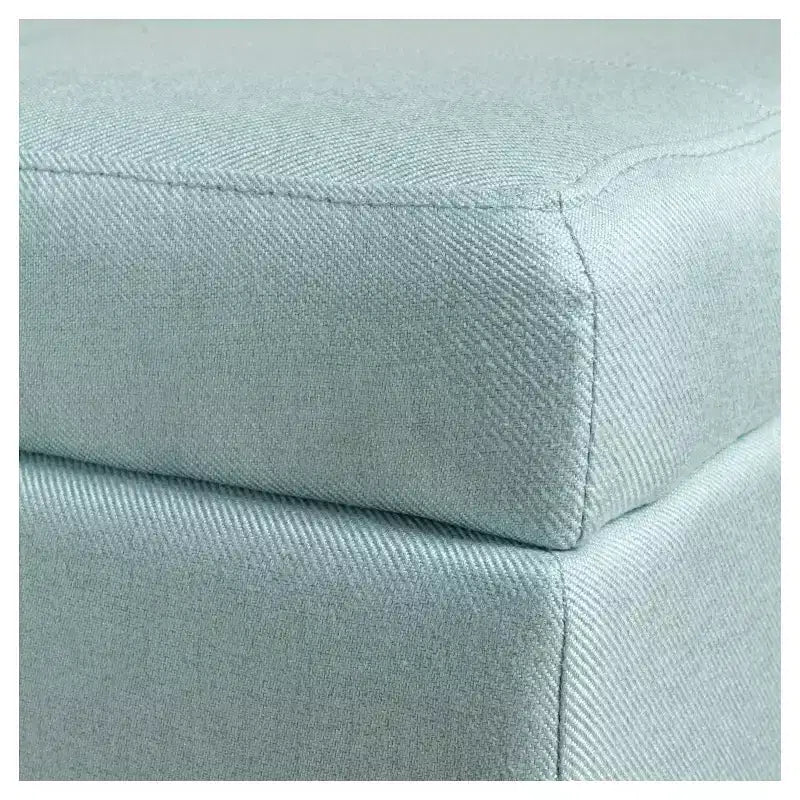 Panca contenitore imbottita London in tessuto, azzurro chiaro con coperchio capitonné, accessorio per camera da letto