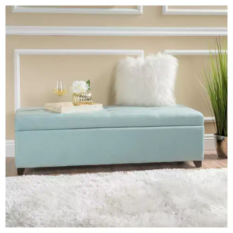 Panca contenitore imbottita London in tessuto, azzurro chiaro con coperchio capitonné, accessorio per camera da letto